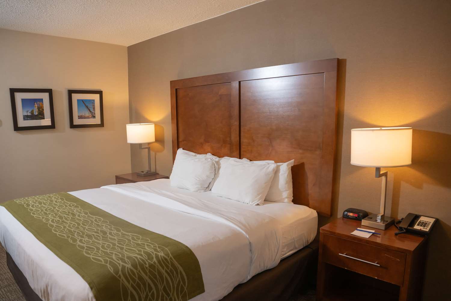 Comfort Inn & Suites Erie - Splash Harbor Indoor Waterpark 23/55