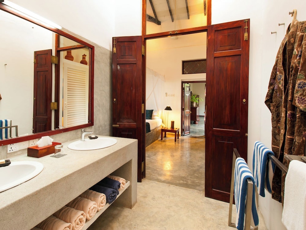 Apa Villa Thalpe 46/48
