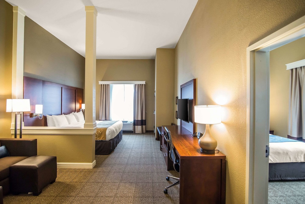 Comfort Suites Dodge City, KS 30/39