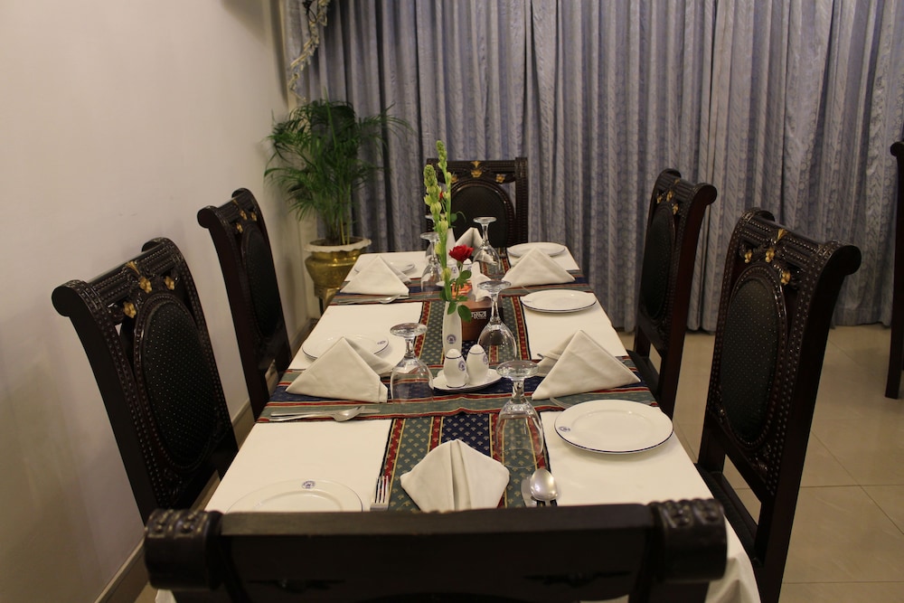 Hotel Aristocrat Inn 31/51