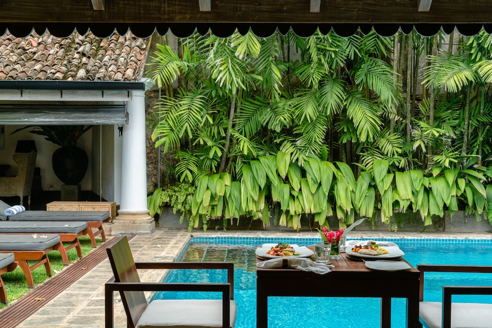 Taru Villas Rampart Street 35/50