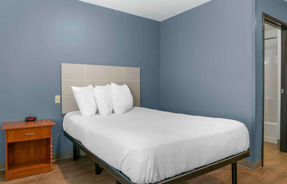 Extended Stay America Select Suites - Kalamazoo - West 23/43