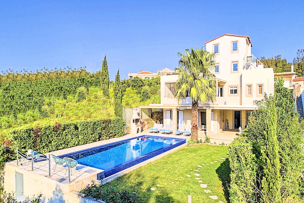 CRETAN MANSION 35/46