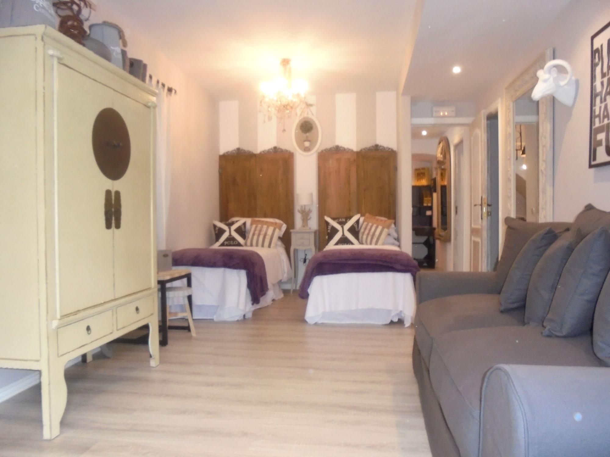 Hostal Tak 38/54