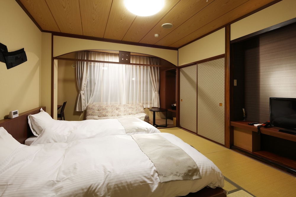 TYPE C, TWIN BEDS