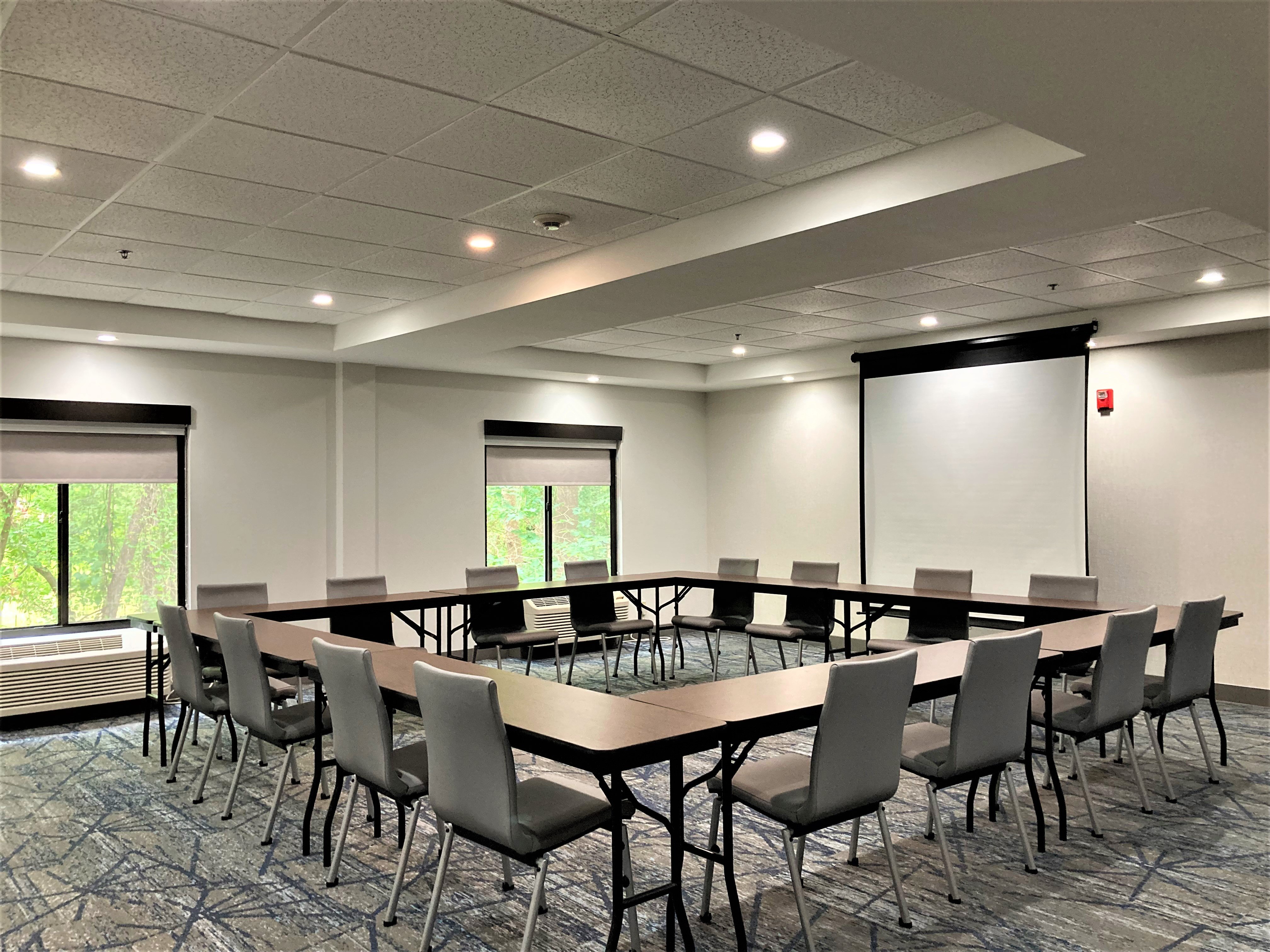 Holiday Inn Express Apex Raleigh 34/43