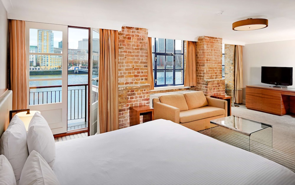 a&o London Docklands Riverside 42/55