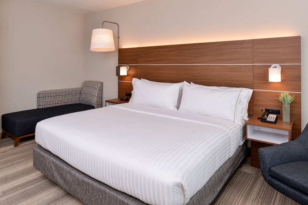 Holiday Inn Express And Suites Salem 14/45