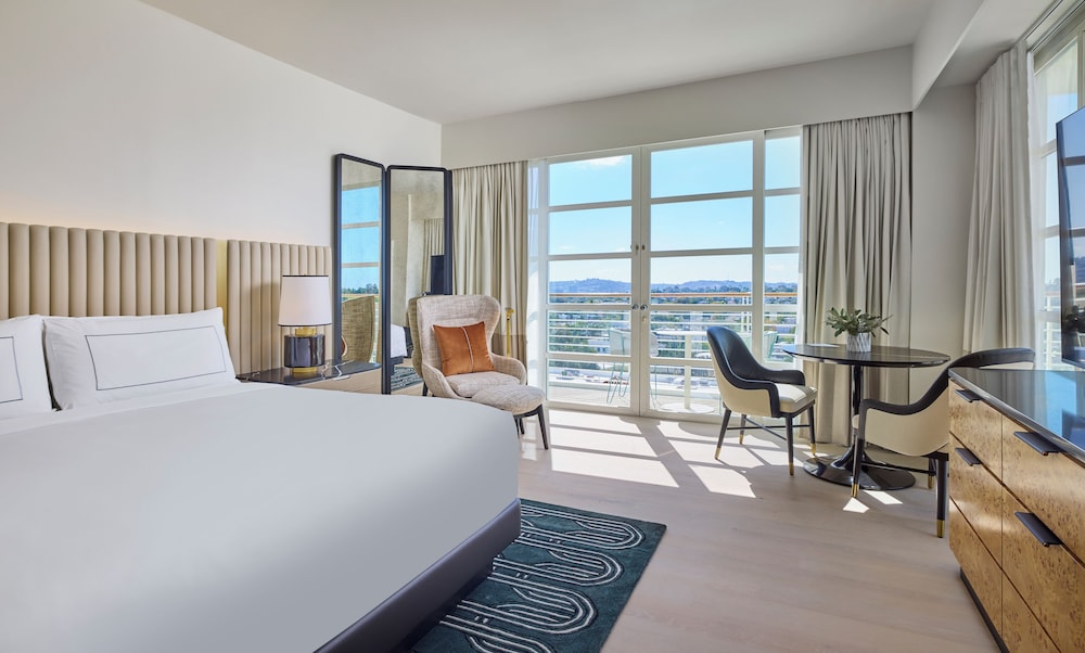 1 Bedroom, King Bed, Balcony, Accessible