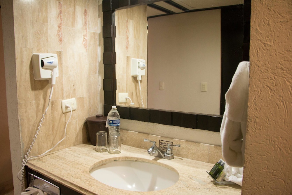 Best Western Hotel Posada Freeman Zona Dorada 9/54