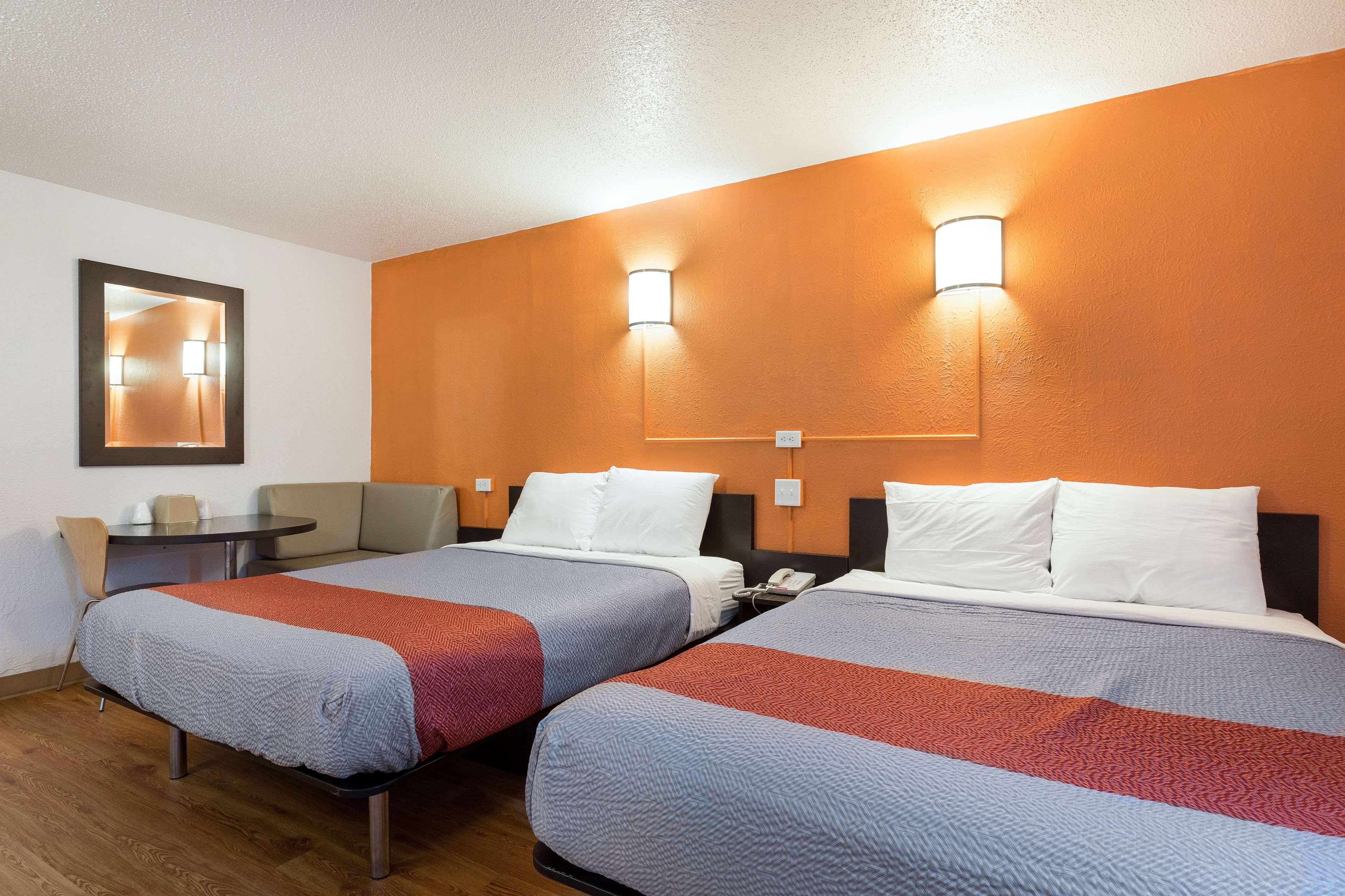 Americas Best Value Inn Lincoln, IL 9/28