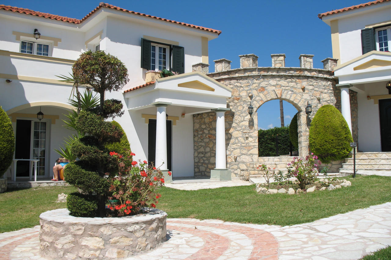 Anagenessis Village Hotel 25/26
