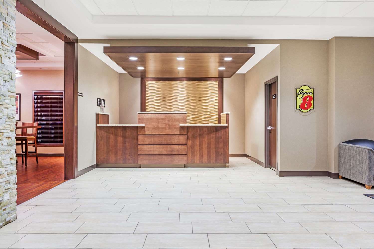 Super 8 By Wyndham Wetaskiwin 2/7
