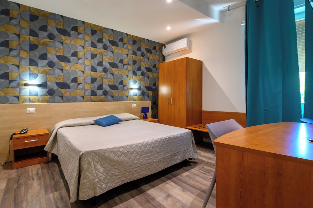 Classic, Queen Bed, Anna Siena Nord 9/10