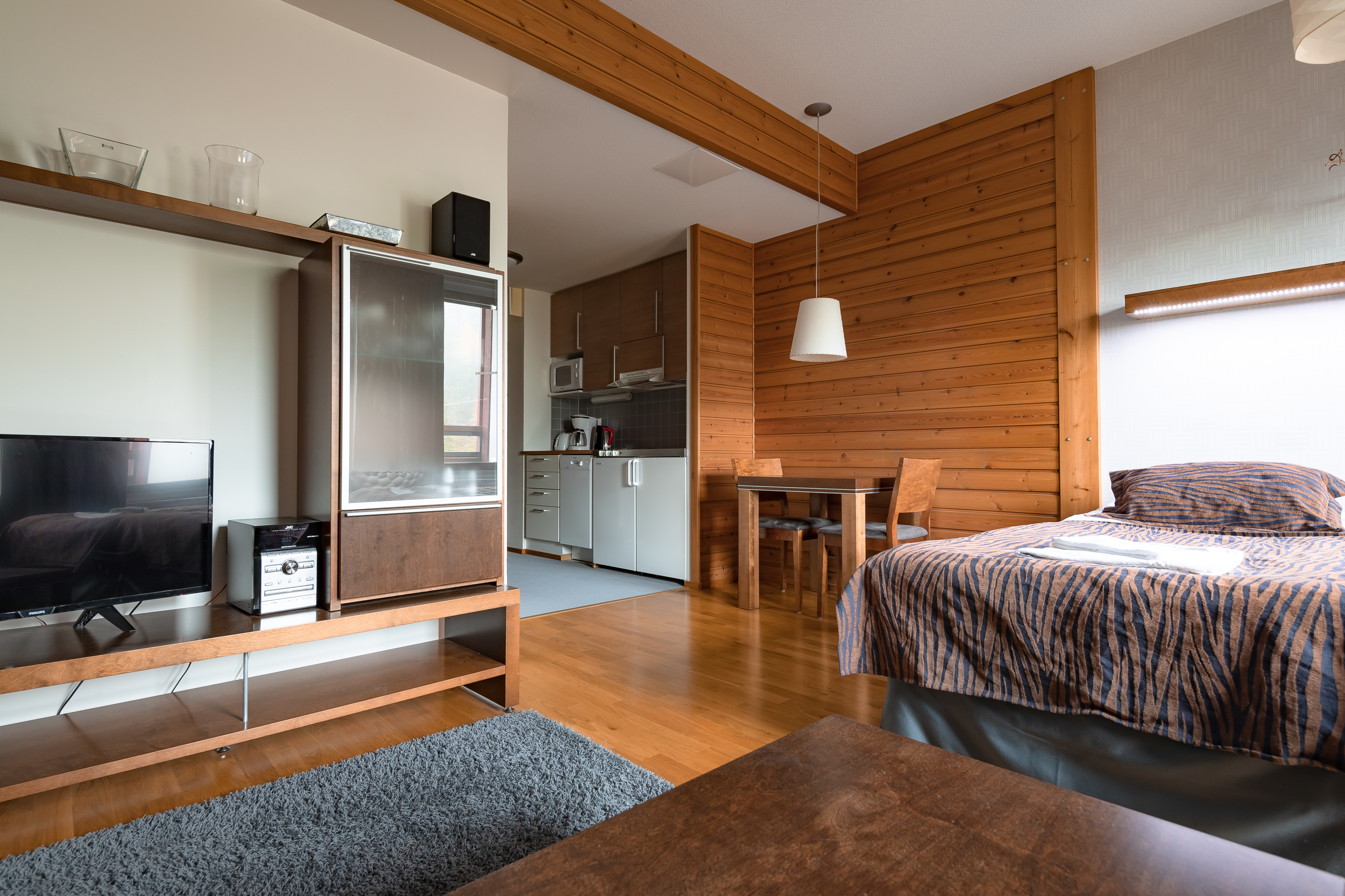 Chalet, Studio
