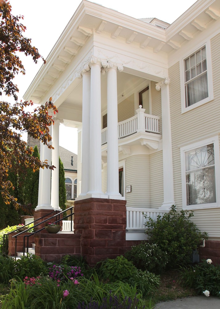 The Decker House 2/13