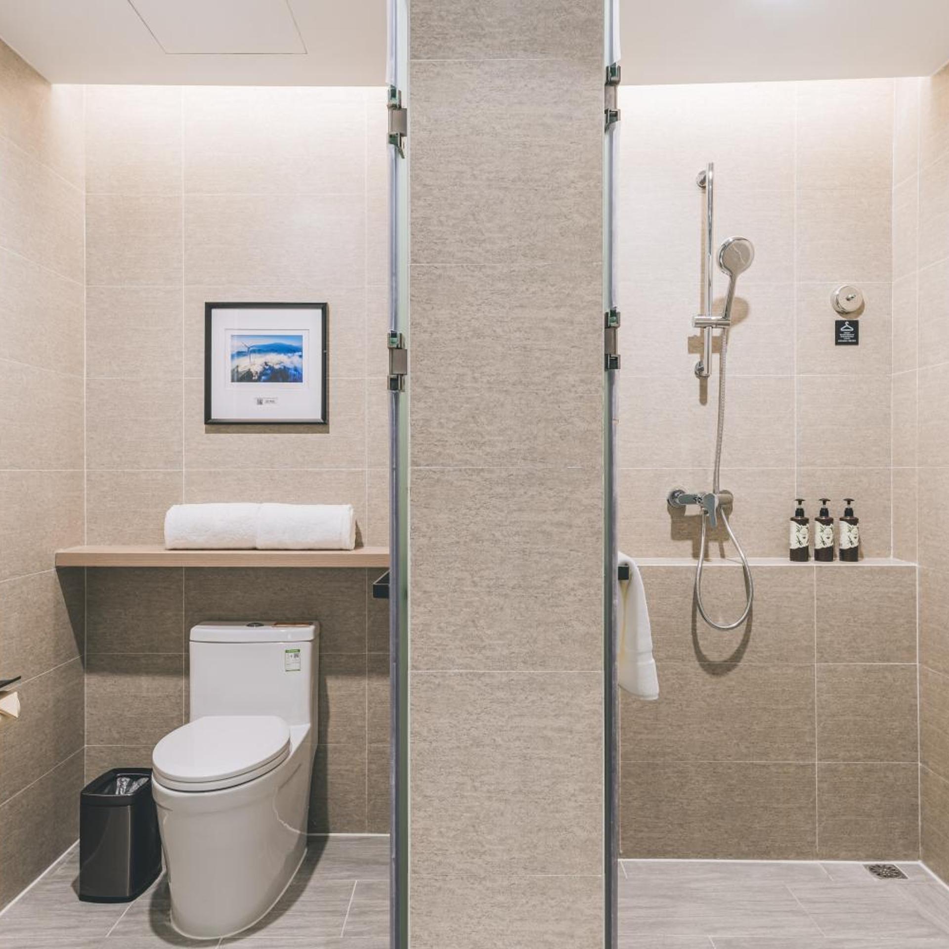 Atour Hotel (Puning High Speed Railway Station, Chinese Traditional Medicine City) 55/58