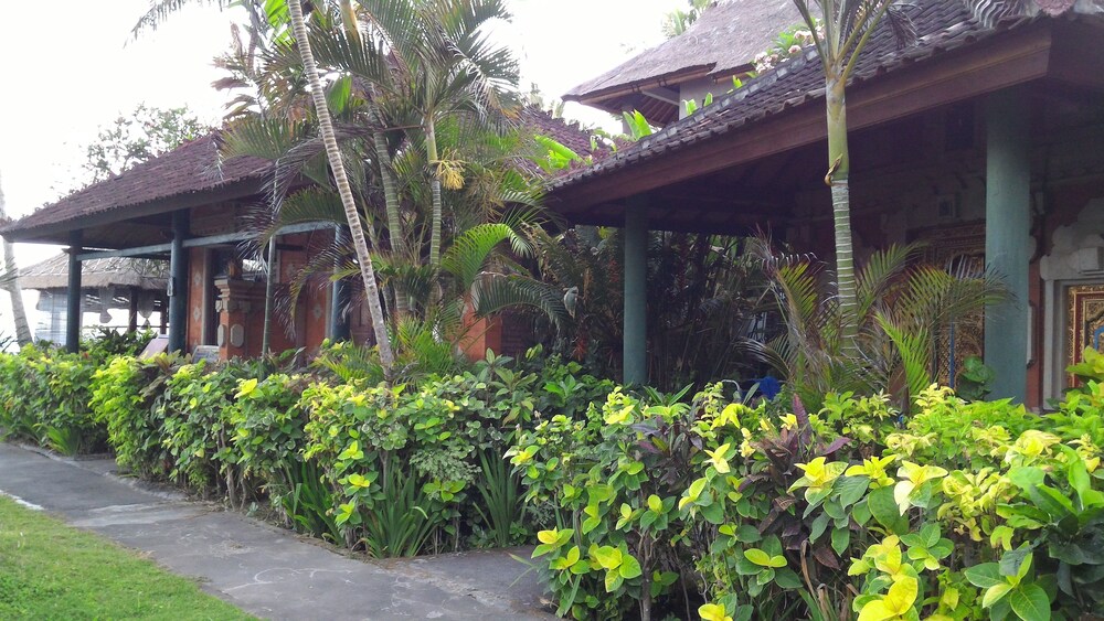 Amarta Beach Cottages 4/38