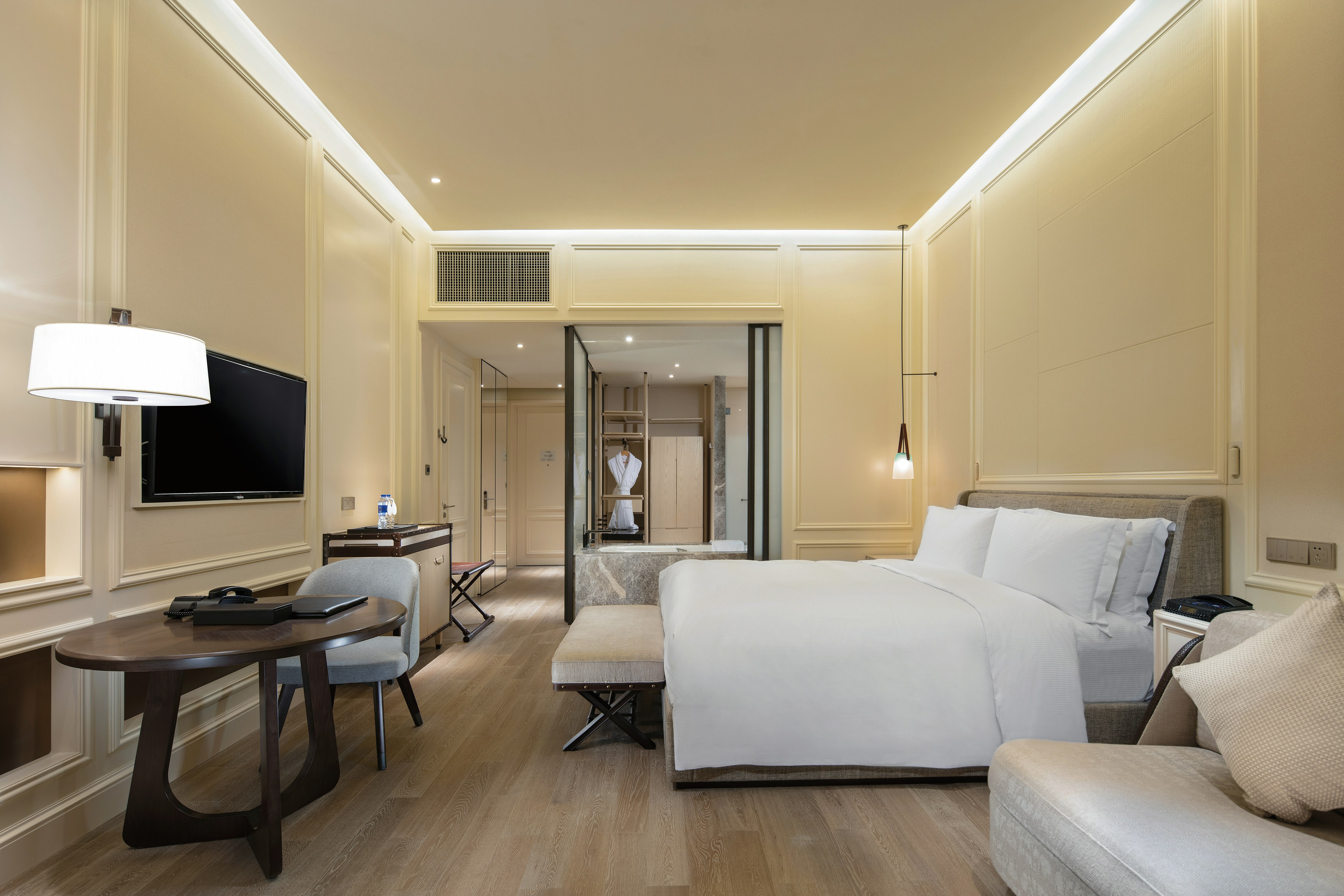 DELUXE, KING BED, BALCONY