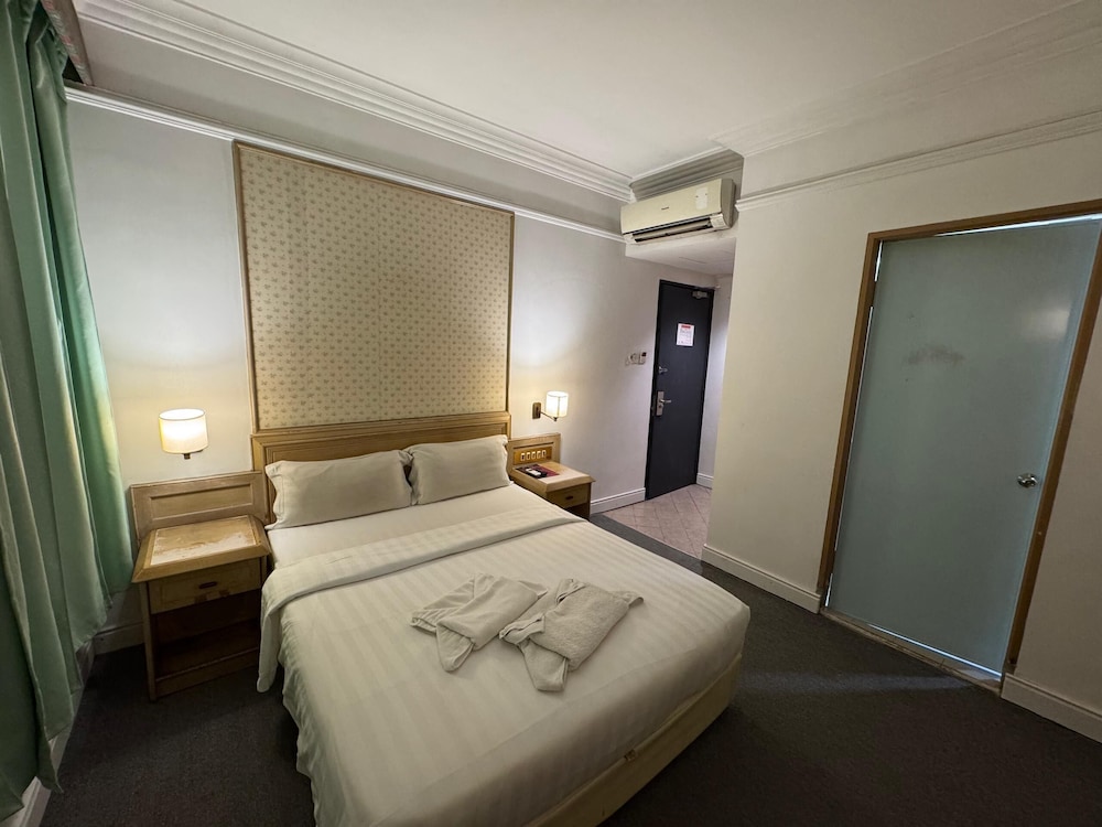 SUPERIOR, QUEEN BED