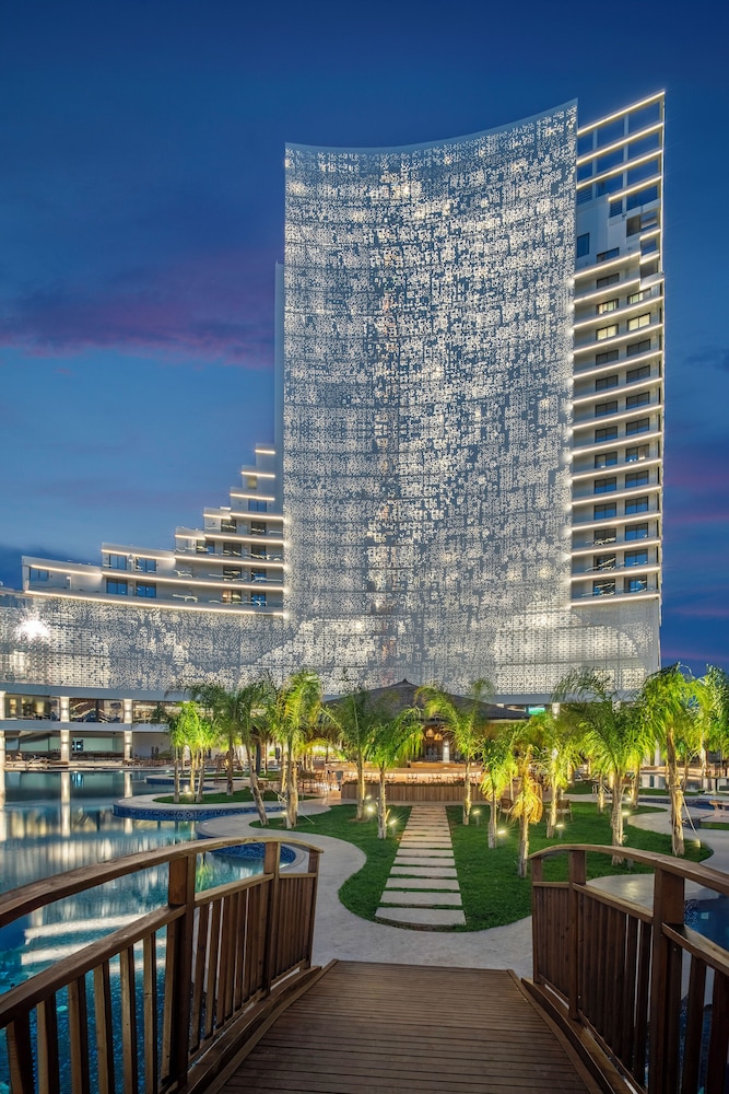 Grand Sapphire Resort