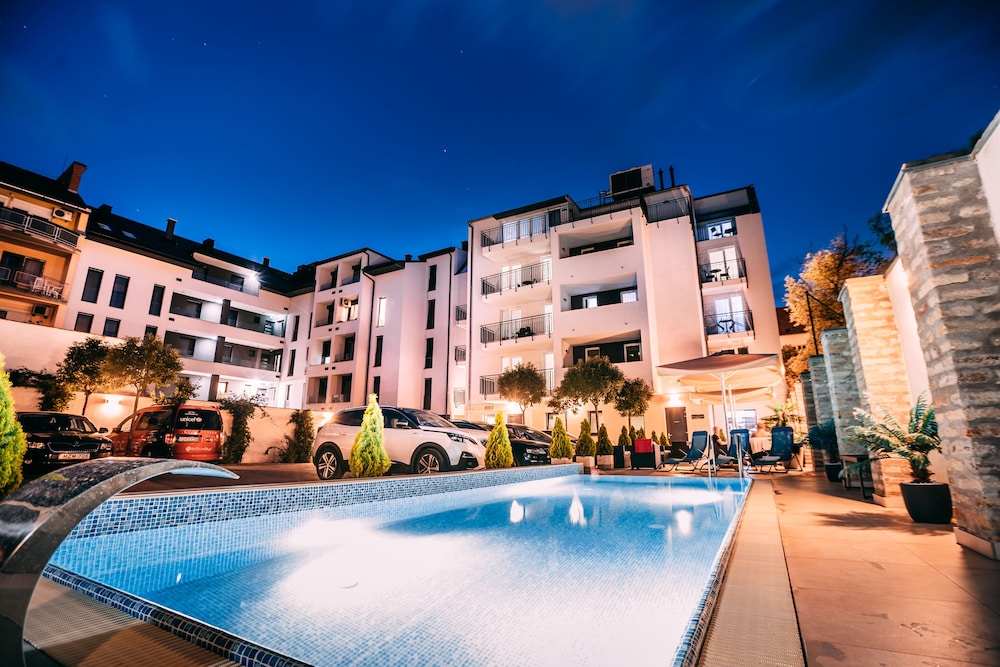 Auris Hotel 37/40