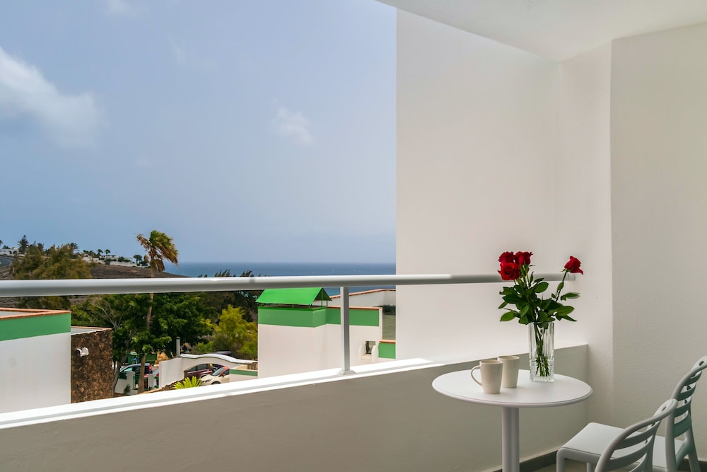 Aparthotel Esquinzo Y Monte Del Mar 8/50