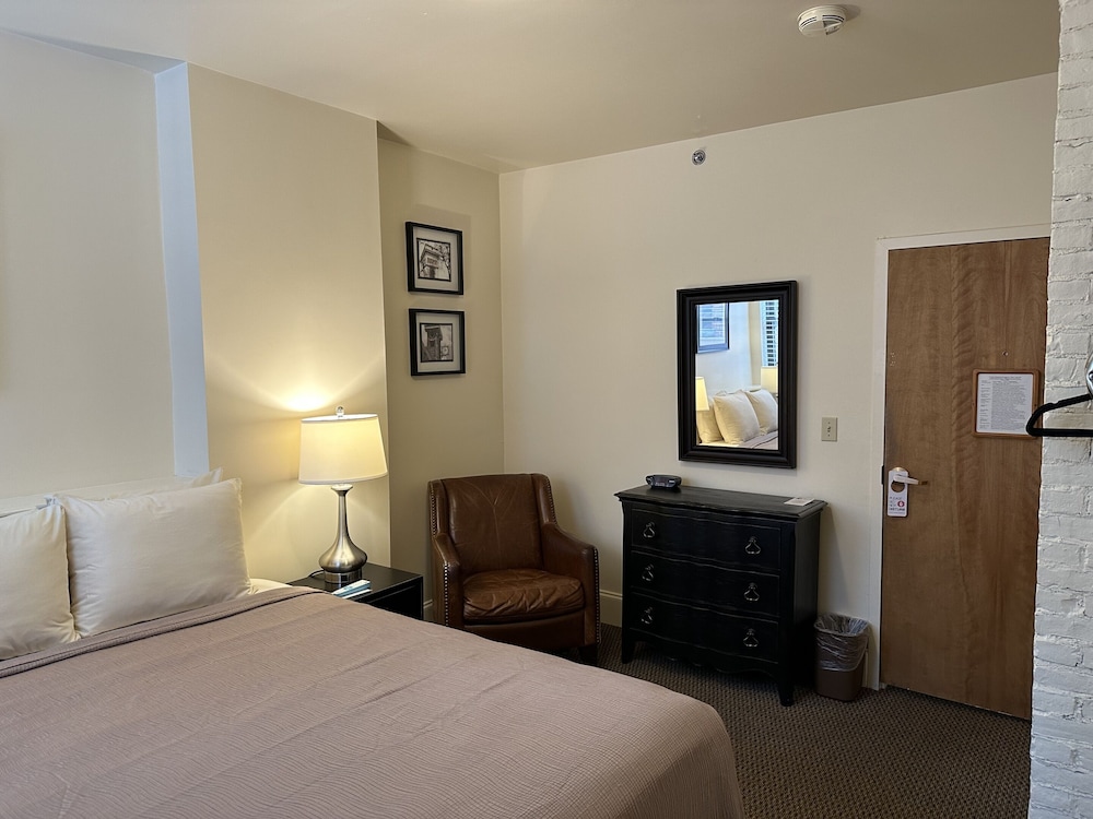 Oasis Guest House 10/65