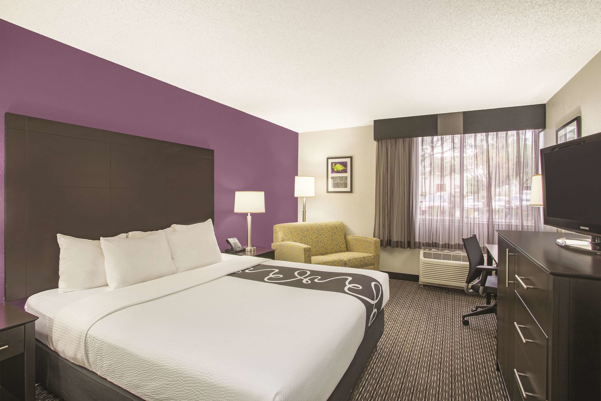 EXECUTIVE, KING BED