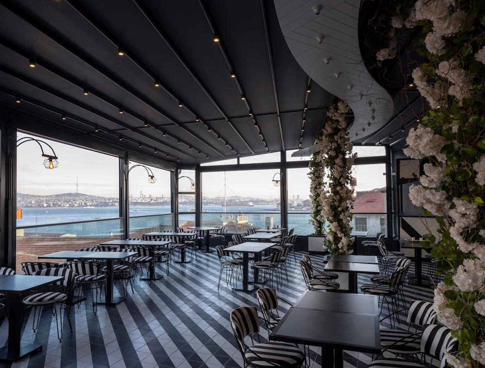 Ferman Port Hotel 46/50