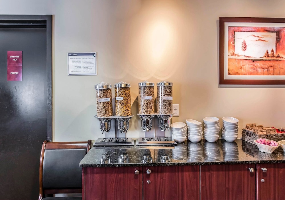 Quality Inn Orleans, ON 44/53