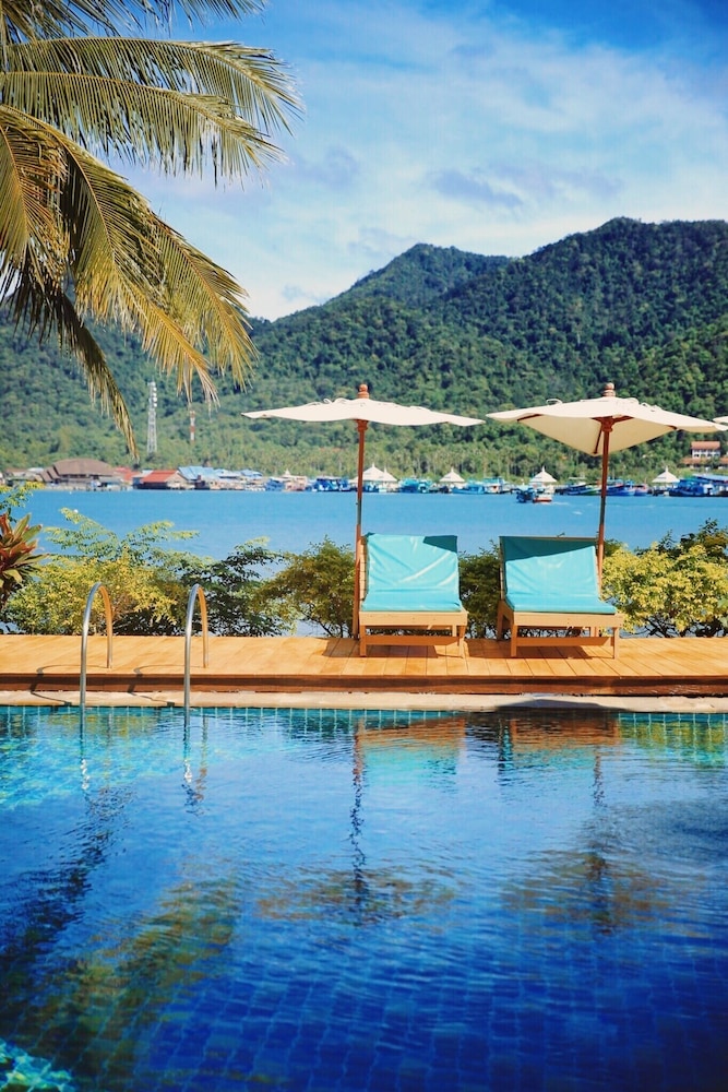 Resolution Resort 64/71
