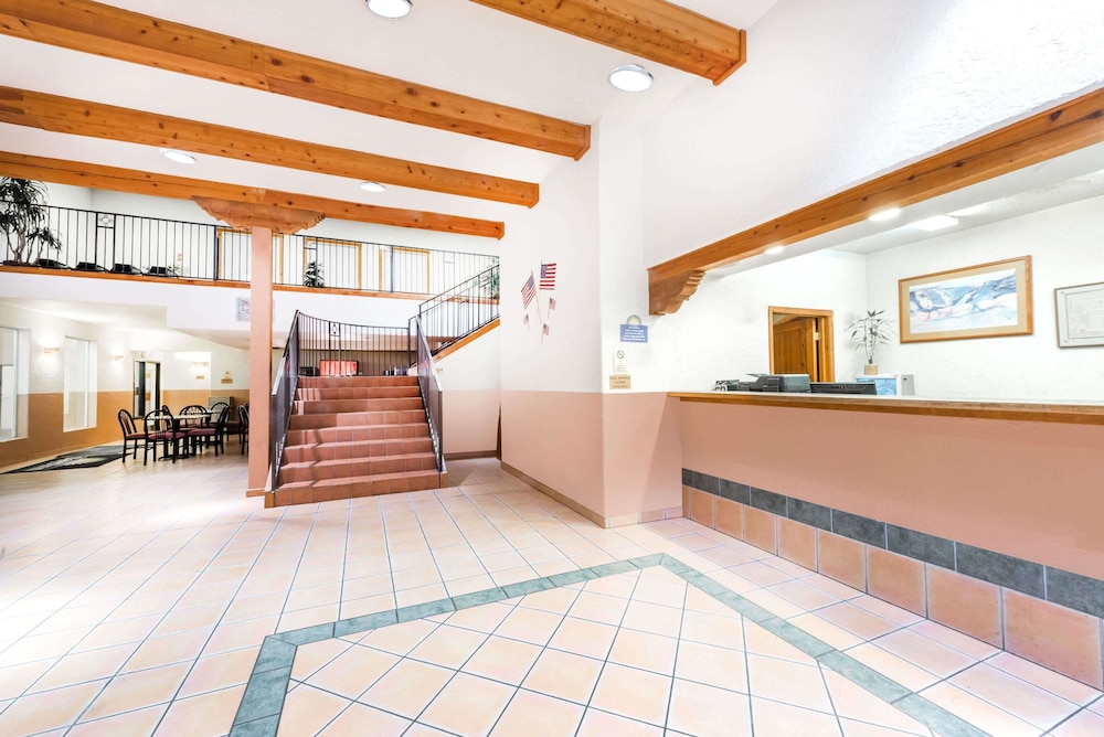 Days Inn & Suites By Wyndham Lordsburg 3/17