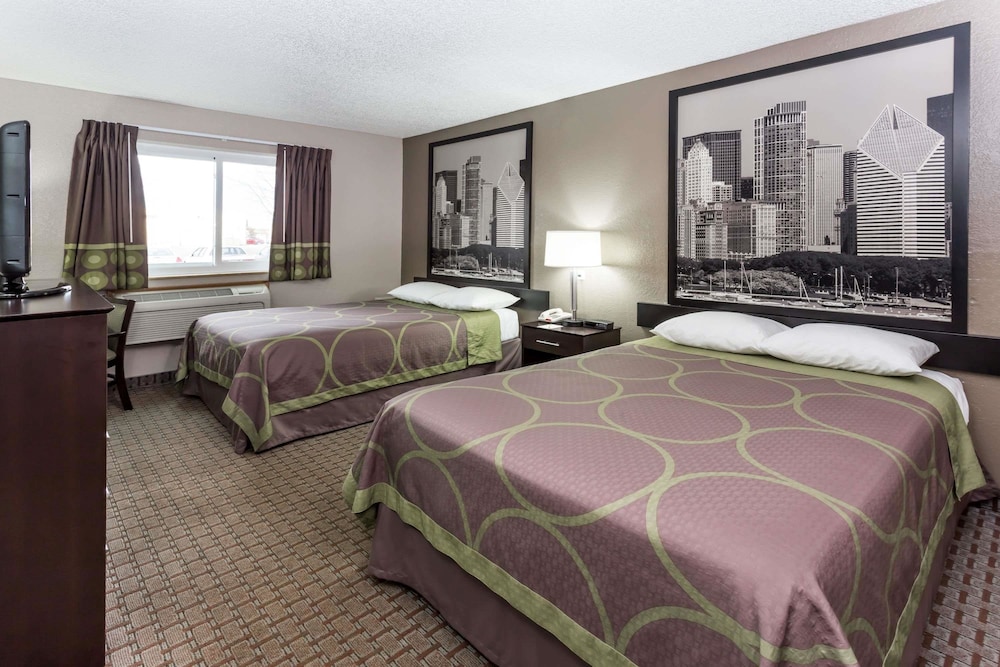 Super 8 by Wyndham Mundelein/Libertyville Area 12/45