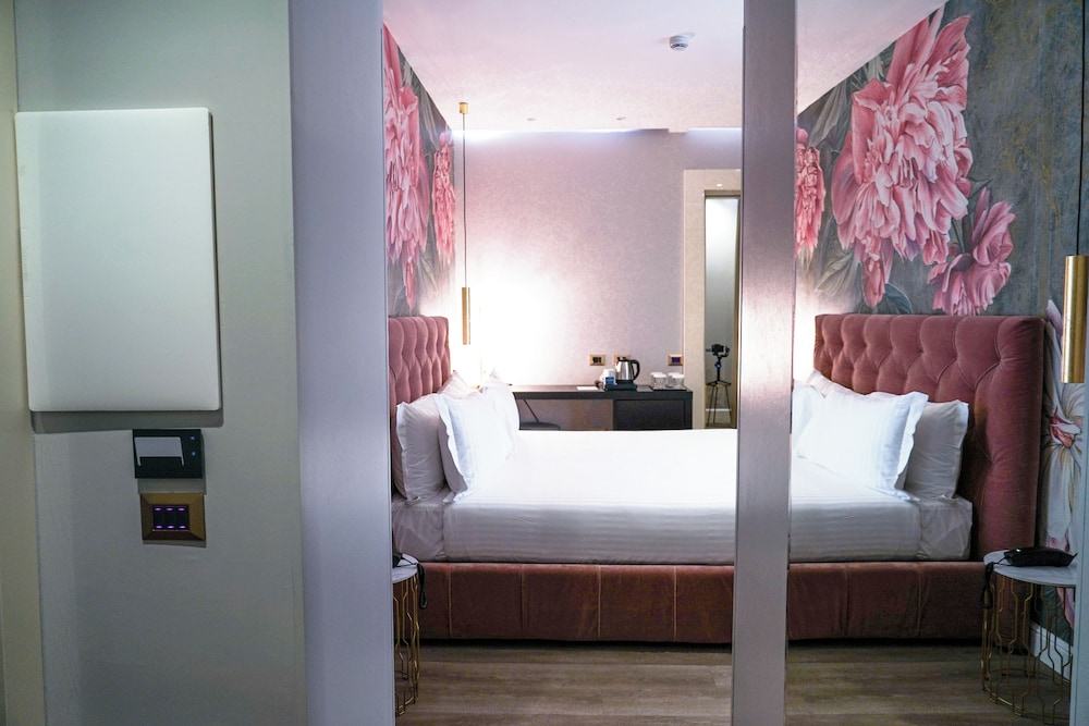 LUXURY, DOUBLE BED
