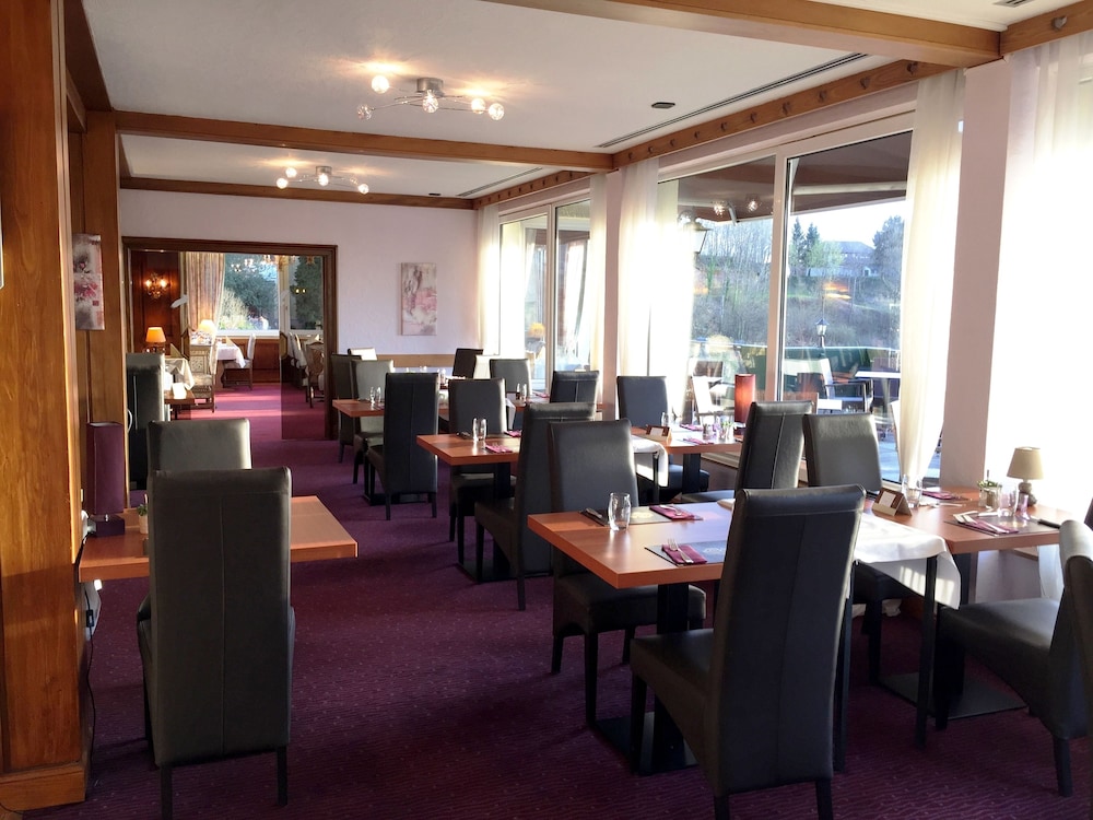HOTEL AUX TROIS ROSES 42/54