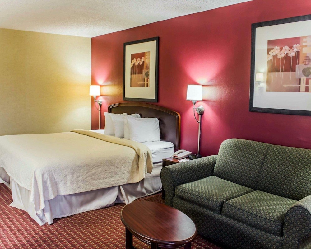 Quality Inn Roanoke Rapids 13/25