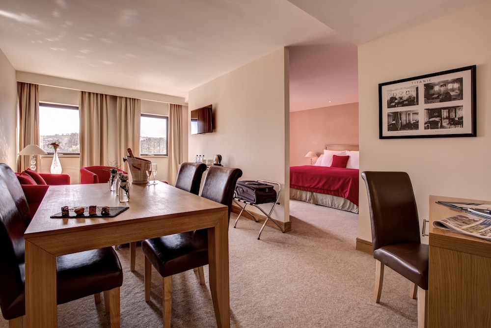 Stormont Hotel 32/44