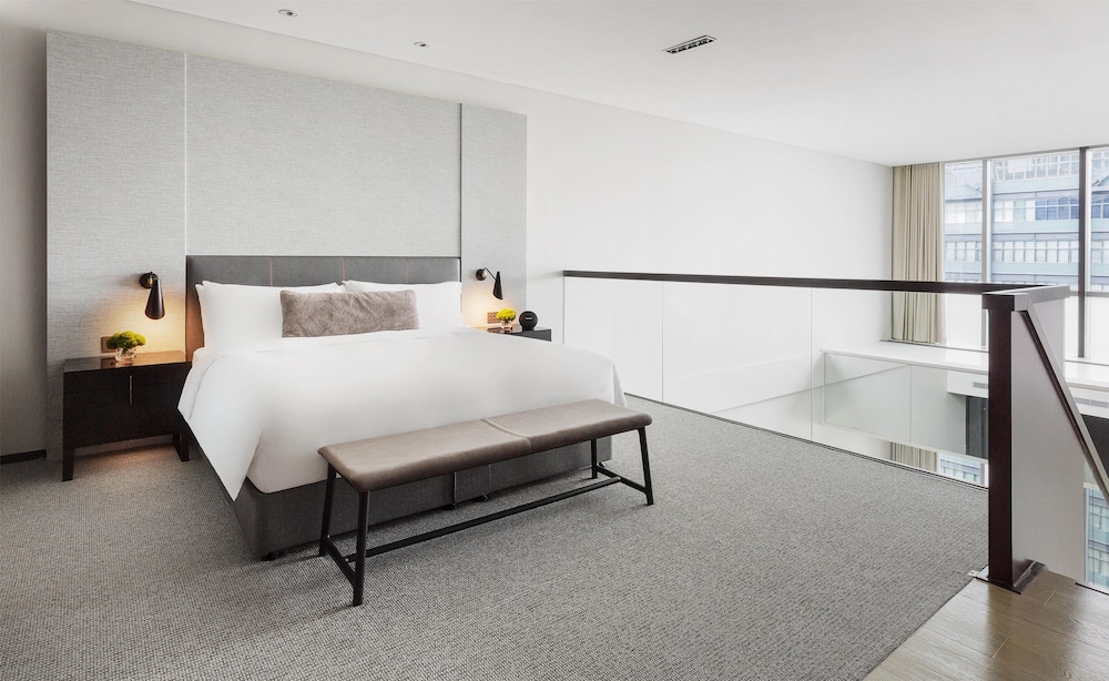 Suite, King Bed