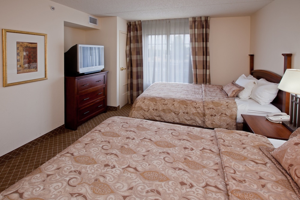 Staybridge Suites Indianapolis Airport 11/70