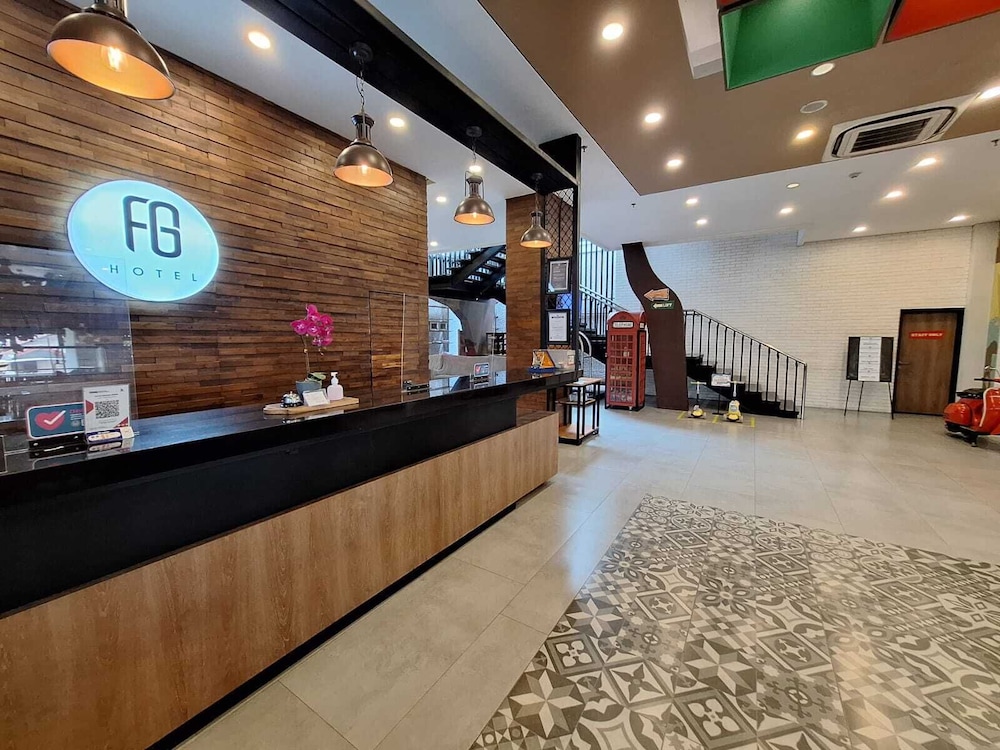 Hotel FortunaGrande Jember 12/61