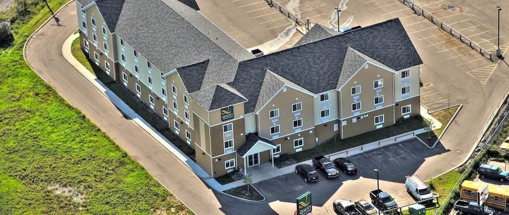 Quality Inn & Suites Thompson, MB 1/41