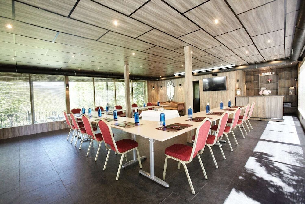 Hotel The Originals and Spa Etxegana 61/70