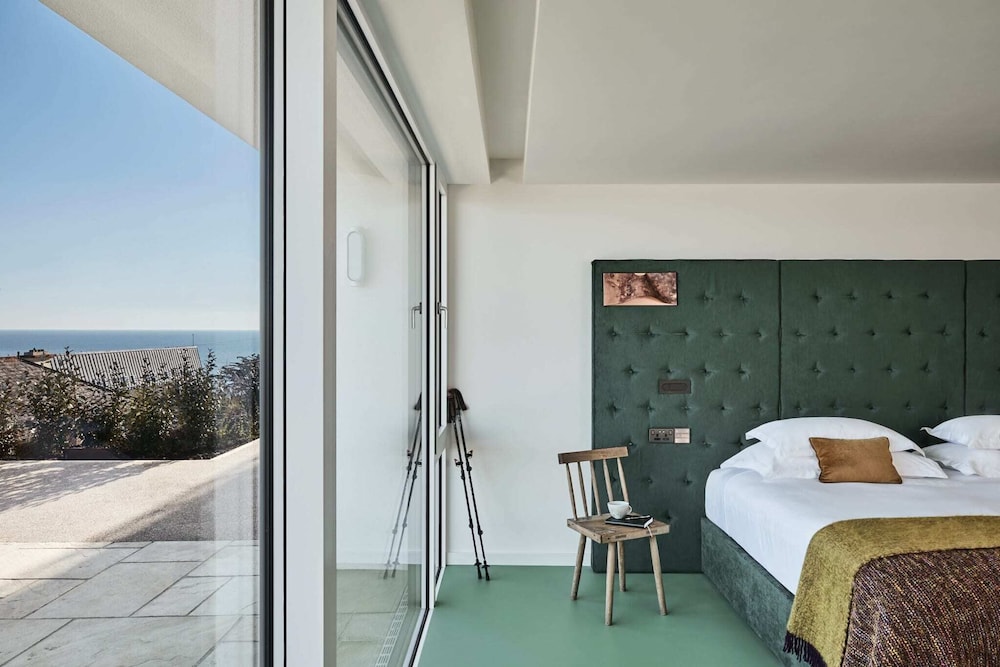 Cliff House Hotel 33/50