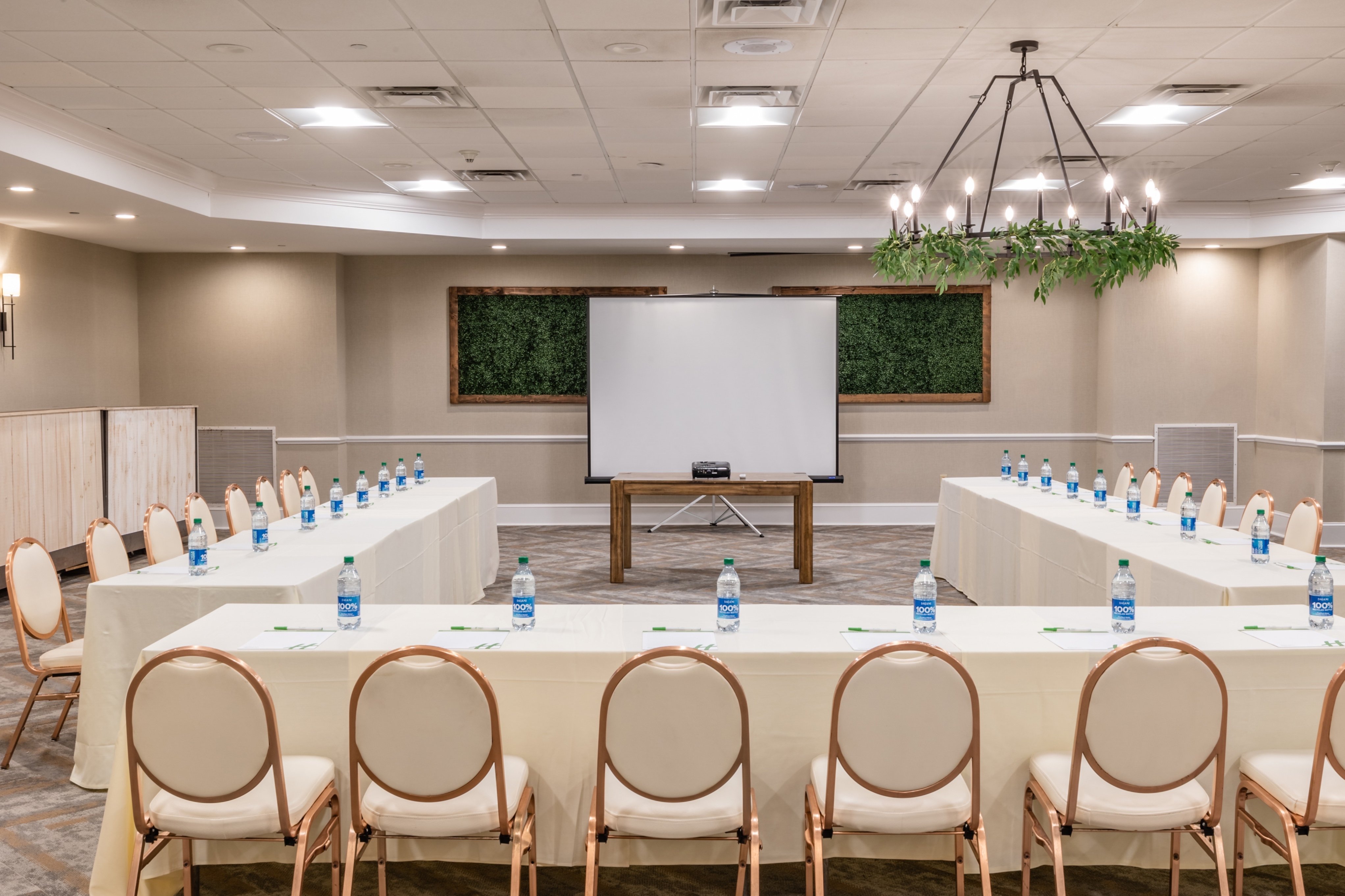 Holiday Inn Manahawkin/Long Beach Island 64/73
