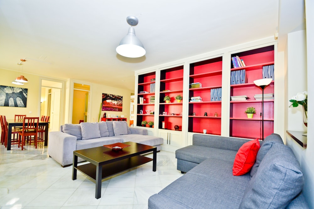 The Zentral Suites & Apartments 52/75