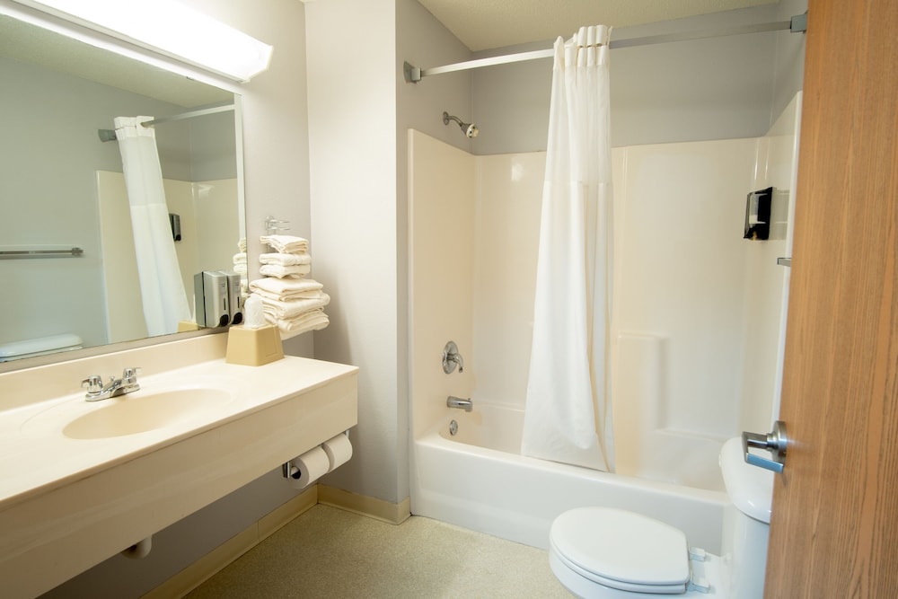 Asteria Inn and Suites 30/31