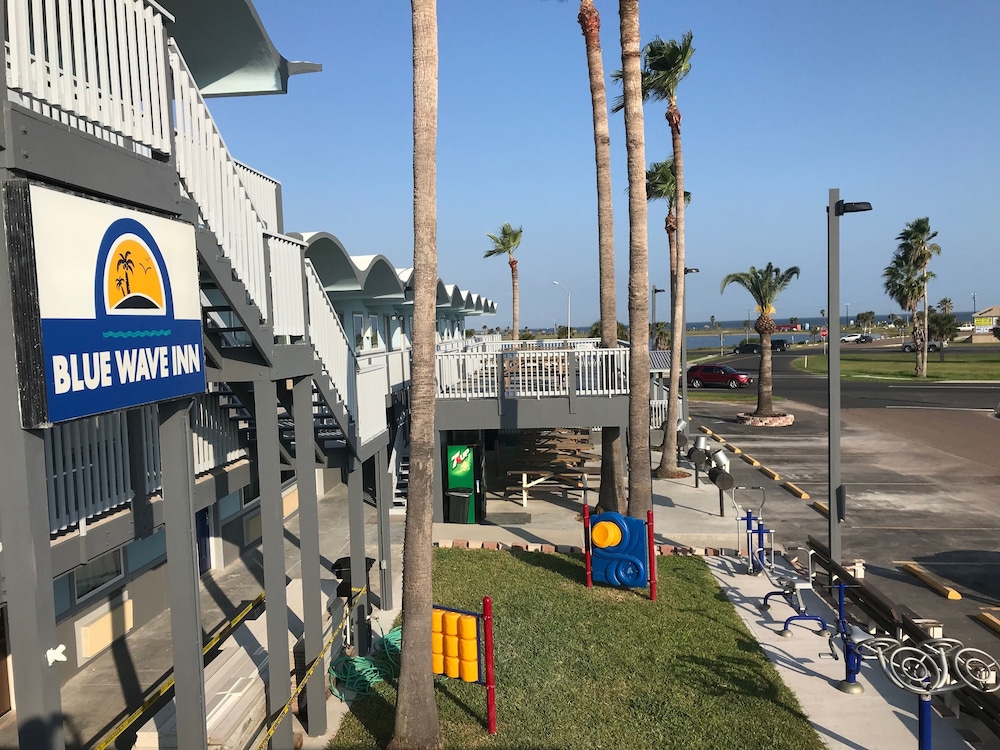 Blue Wave Inn 34/50