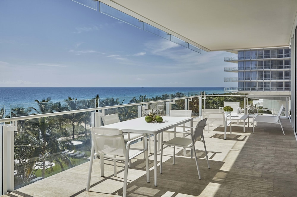 Four Seasons Hotel At The Surf Club 6/56