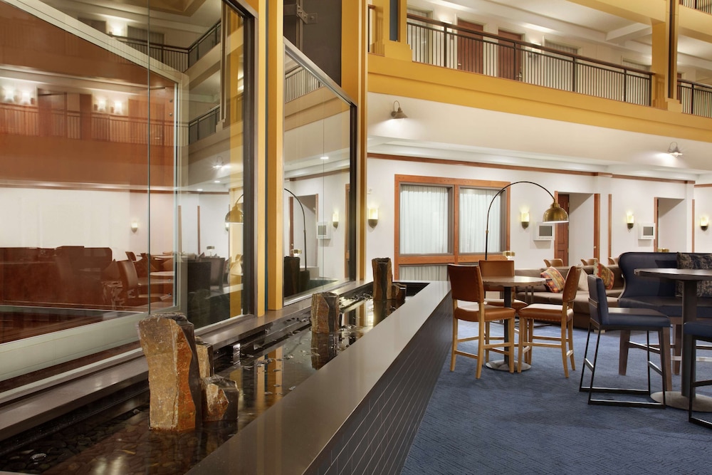 Embassy Suites By Hilton Denver International Airport 50/62